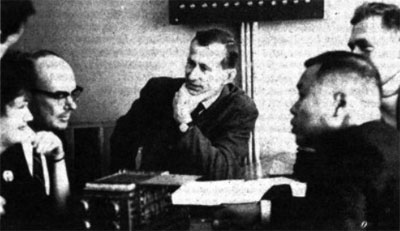Участники конгресса ИФАК американские ученые Миллер (слева) и Чейн (справа), посетившие Институт кибернетики в 1965 году. В центре Б.Н. Малиновский