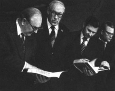 М.А. Лаврентьев (в центре), справа - Г.И. Марчук, слева - В. Новоцны (ПАН) 