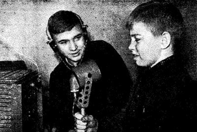 Операторы 074047 – команды Ульяновского Дворца пионеров (слева направо): И. Воронцов и Ю. Кушелев (ученики СШ №15).
