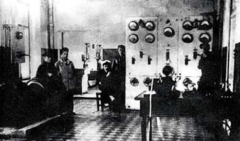 Аппаратный зал искровой радиостанции «Новая Голландия». 1915 год