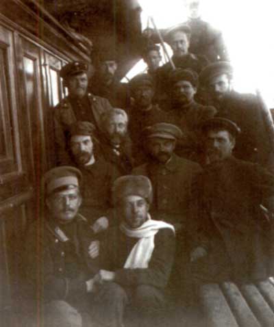 Дмитриев Н. Н. на палубе парохода, среди участников экспедиции, направляющейся в Карское море. 1913 г.