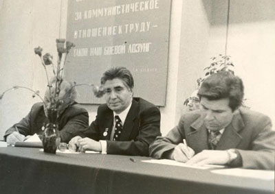 Rogachev, as the director, conducts meeting of the institute's scientific-engineering council; 1984