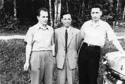 O.K. Shcherbakov (right, with his car), A.A. Pavlikov and a Chinese engineer-expert at the IPMCE