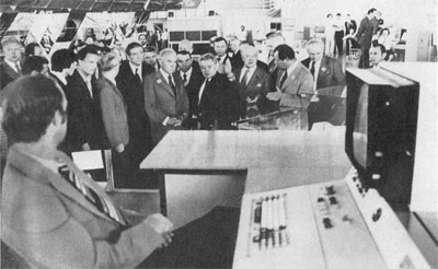 Посещение стенда ЕС 1055 Председателем Совета Министров СССР г. Косыгина вместе с министром МРП г. Плешаковым на второй международной выставке ЭВМ в 1979 г