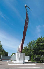 Памятник первому искусственному спутнику Земли.