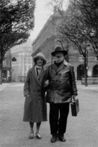 Алексей Николаевич с дочерью А.А. Капицей (Париж 1927 год)