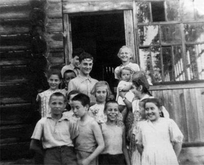 Вместе: те же и младенец Катя Арнольд