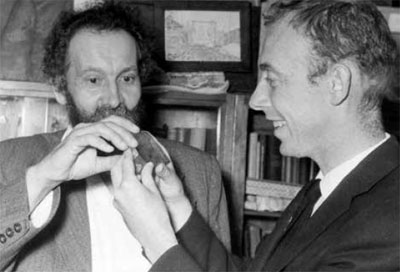 Алексей Андреевич показывает свою коллекцию минералов Дж. Уотсону