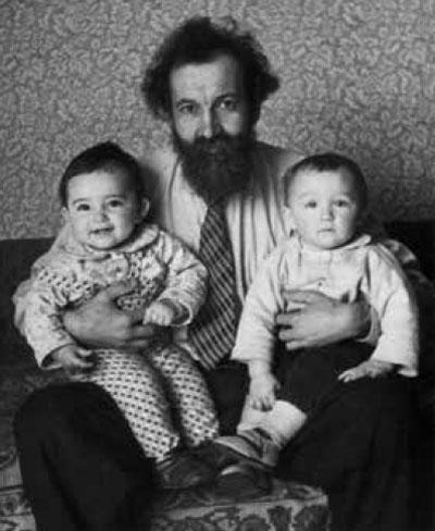 Алексей Андреевич с внуками (1957 г. Москва)