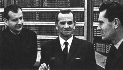 Главный конструктор доволен: "за спиной" БЭСМ-6! Рядом с С.А. Лебедевым участники разработки В.А. Иванов (слева) и В.И. Семешкин (1968 г.)