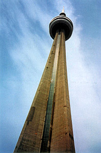 Телебашня C. N. Tower в Торонто (Канада)
