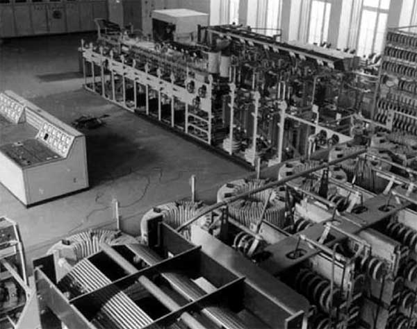 Машинный зал оригинальной СДВ-радиостанции Goliath