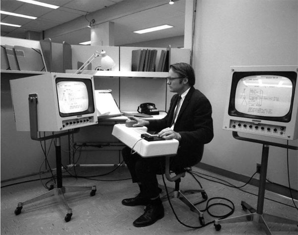 Инженер Билл Инглиш работает за станцией oN-Line System, 1968 год Computer History Museum